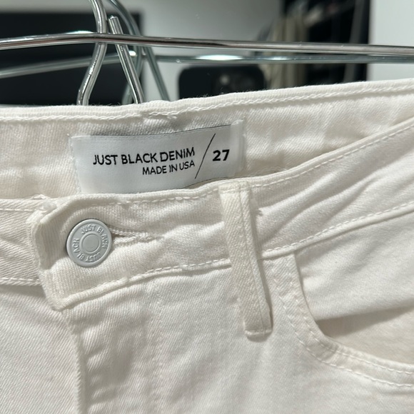 Great white jeans, small stain on butt, see photo - Picture 2 of 6